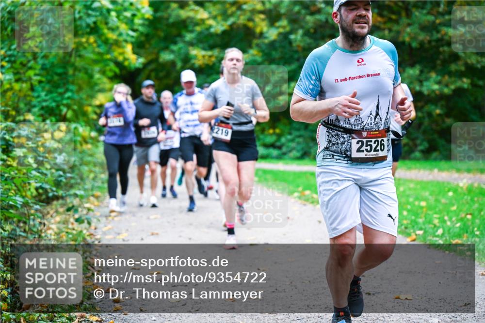 12.10.2025 - Bramfelder Halbmarathon 2025 Dr. Thomas Lammeyer http://msf.ph/oto/9354722 12.10.2025 10:51:13 Laufen 2219, 17, 22, 2526 meine-sportfotos.de