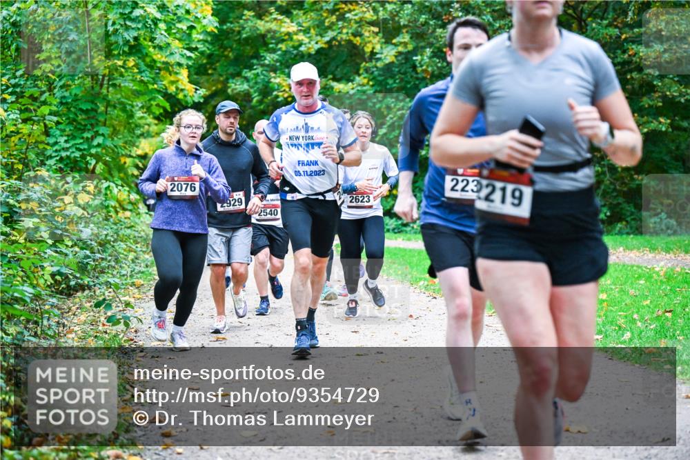 12.10.2025 - Bramfelder Halbmarathon 2025 Dr. Thomas Lammeyer http://msf.ph/oto/9354729 12.10.2025 10:51:15 Laufen 2076, 929, 2540, 05, 11, 2023, 2623, 223219 meine-sportfotos.de