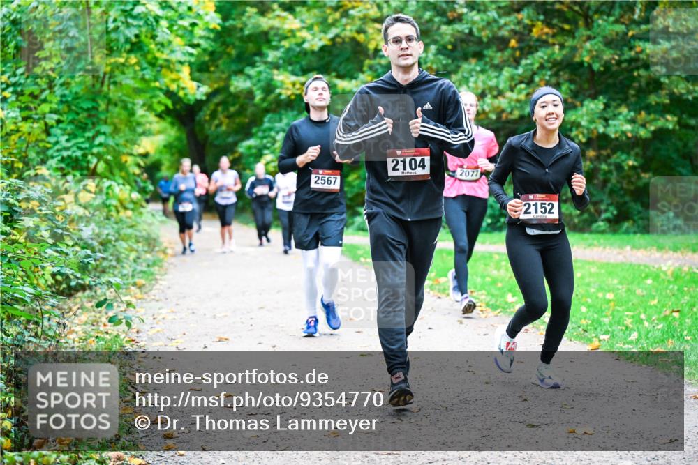 12.10.2025 - Bramfelder Halbmarathon 2025 Dr. Thomas Lammeyer http://msf.ph/oto/9354770 12.10.2025 10:51:21 Laufen 2567, 2104, 2077, 2152 meine-sportfotos.de