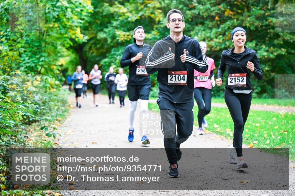 12.10.2025 - Bramfelder Halbmarathon 2025 Dr. Thomas Lammeyer http://msf.ph/oto/9354771 12.10.2025 10:51:22 Laufen 256, 2104, 2077, 2152 meine-sportfotos.de
