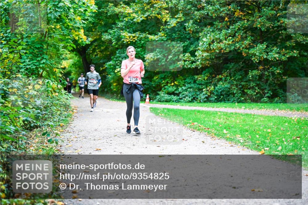 12.10.2025 - Bramfelder Halbmarathon 2025 Dr. Thomas Lammeyer http://msf.ph/oto/9354825 12.10.2025 10:51:31 Laufen 2120 meine-sportfotos.de