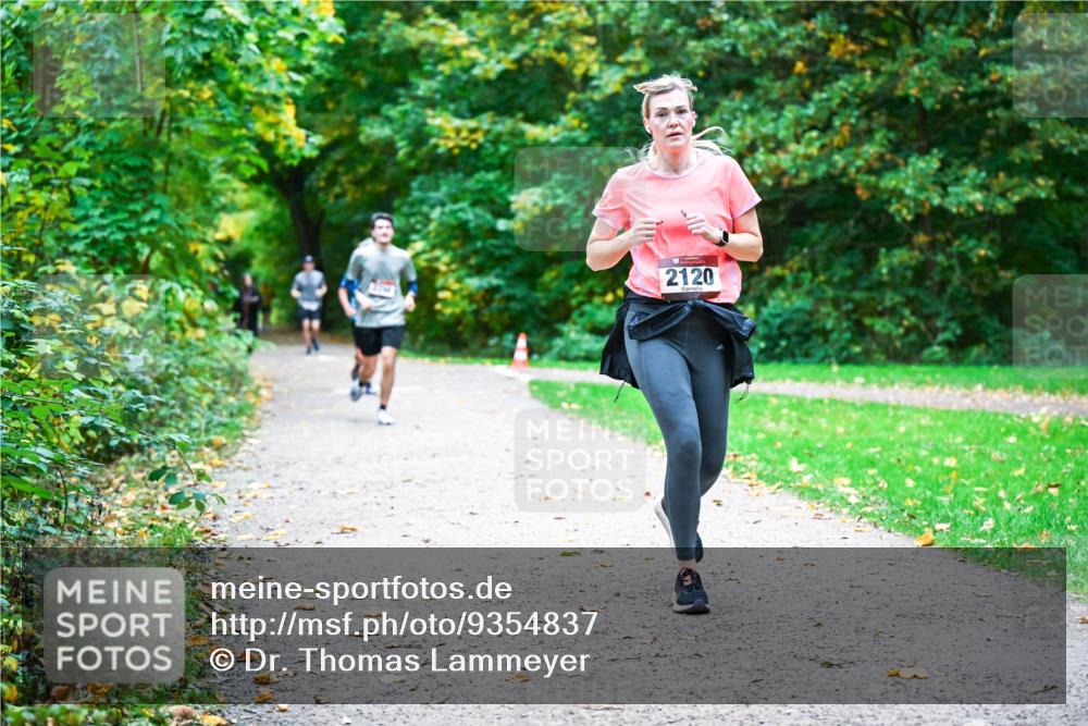 12.10.2025 - Bramfelder Halbmarathon 2025 Dr. Thomas Lammeyer http://msf.ph/oto/9354837 12.10.2025 10:51:33 Laufen 2120 meine-sportfotos.de