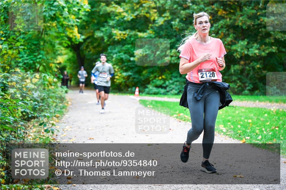 12.10.2025 - Bramfelder Halbmarathon 2025 Dr. Thomas Lammeyer http://msf.ph/oto/9354840 12.10.2025 10:51:33 Laufen 74, 2120 meine-sportfotos.de