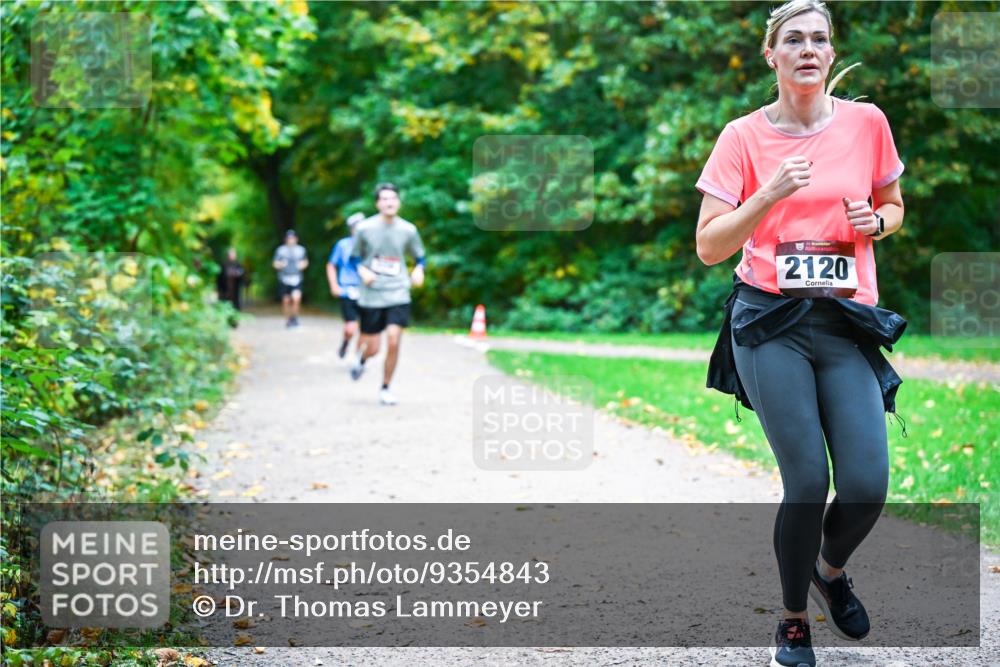 12.10.2025 - Bramfelder Halbmarathon 2025 Dr. Thomas Lammeyer http://msf.ph/oto/9354843 12.10.2025 10:51:34 Laufen 34, 2120 meine-sportfotos.de
