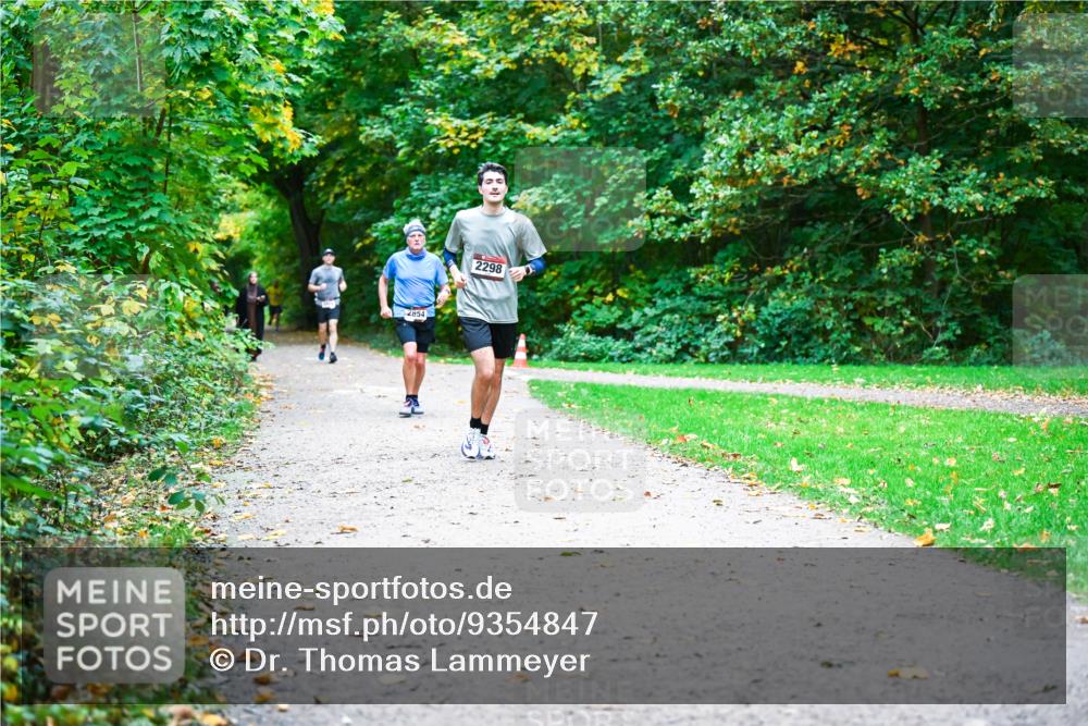 12.10.2025 - Bramfelder Halbmarathon 2025 Dr. Thomas Lammeyer http://msf.ph/oto/9354847 12.10.2025 10:51:35 Laufen 2854, 2298 meine-sportfotos.de