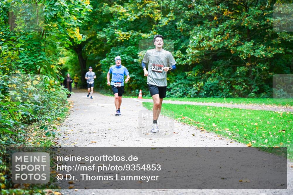 12.10.2025 - Bramfelder Halbmarathon 2025 Dr. Thomas Lammeyer http://msf.ph/oto/9354853 12.10.2025 10:51:36 Laufen 2854, 2298 meine-sportfotos.de
