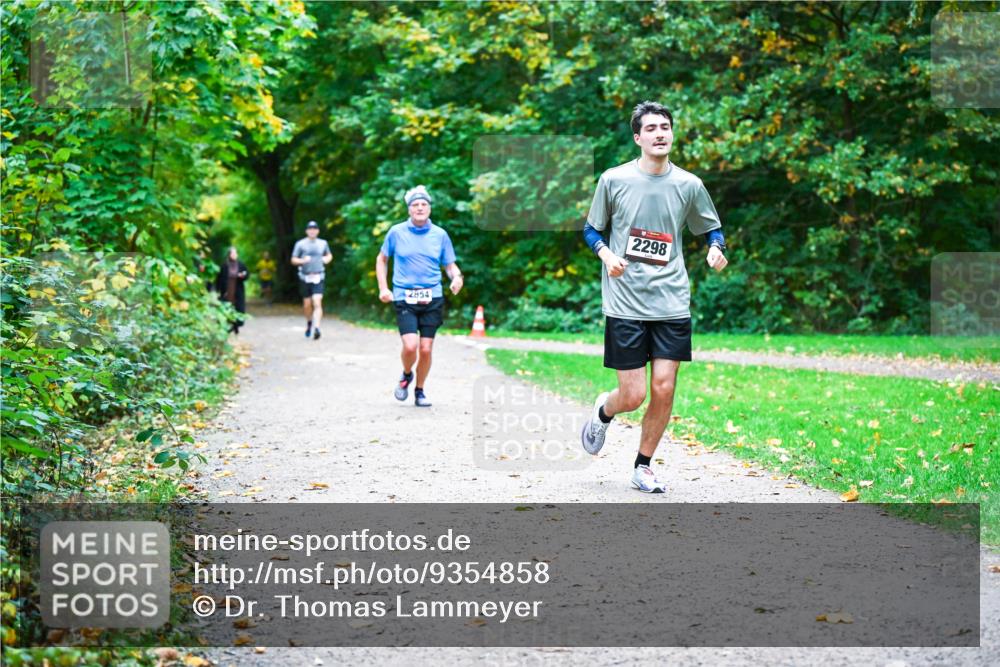 12.10.2025 - Bramfelder Halbmarathon 2025 Dr. Thomas Lammeyer http://msf.ph/oto/9354858 12.10.2025 10:51:36 Laufen 2854, 2298 meine-sportfotos.de