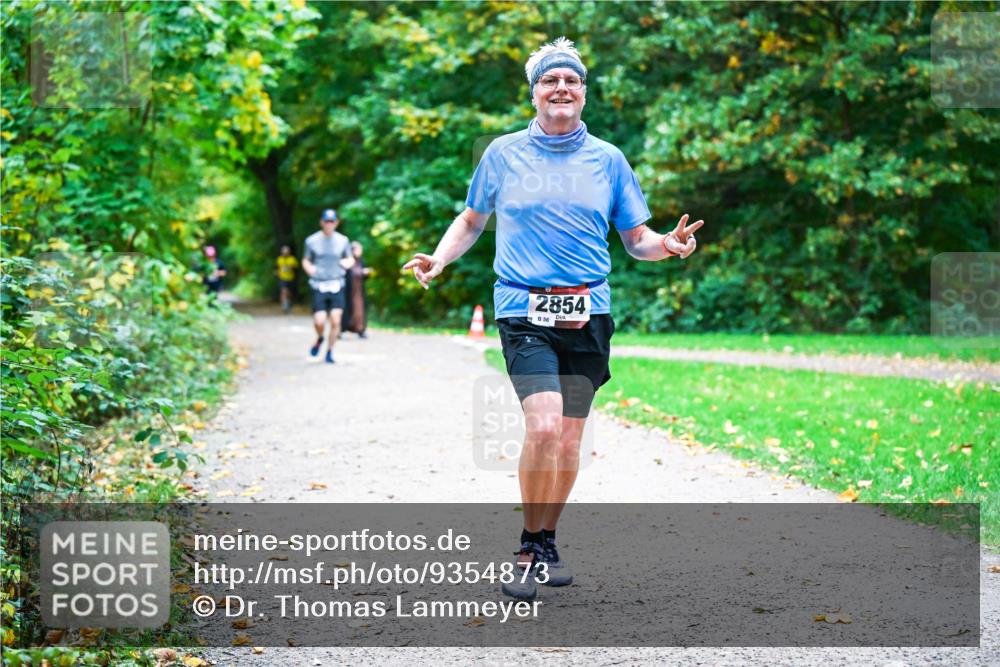 12.10.2025 - Bramfelder Halbmarathon 2025 Dr. Thomas Lammeyer http://msf.ph/oto/9354873 12.10.2025 10:51:39 Laufen 2854 meine-sportfotos.de