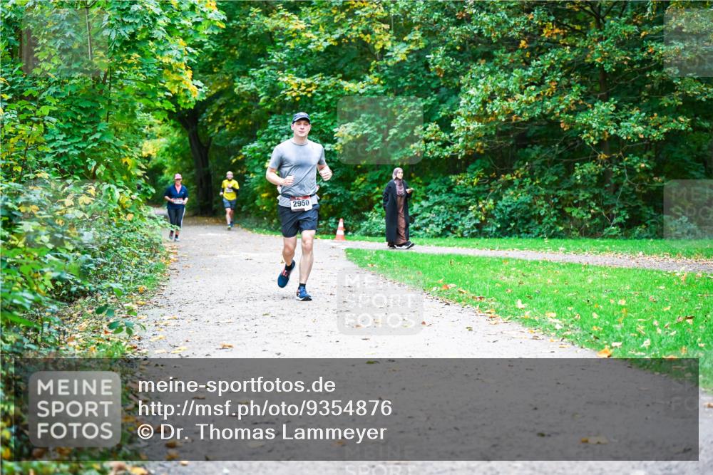12.10.2025 - Bramfelder Halbmarathon 2025 Dr. Thomas Lammeyer http://msf.ph/oto/9354876 12.10.2025 10:51:43 Laufen 2950 meine-sportfotos.de