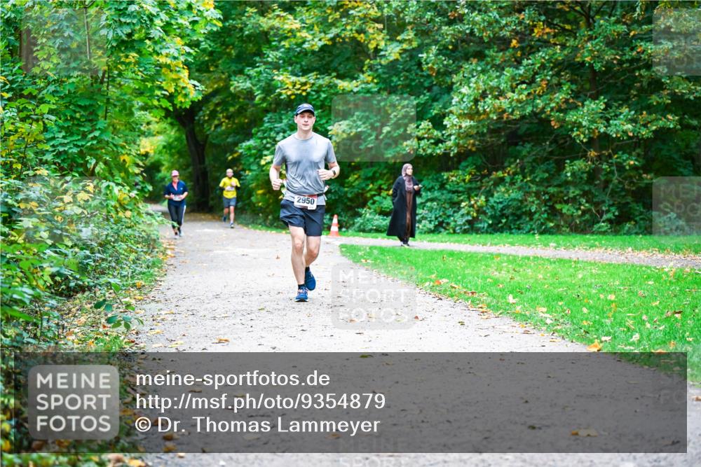 12.10.2025 - Bramfelder Halbmarathon 2025 Dr. Thomas Lammeyer http://msf.ph/oto/9354879 12.10.2025 10:51:43 Laufen 2950 meine-sportfotos.de
