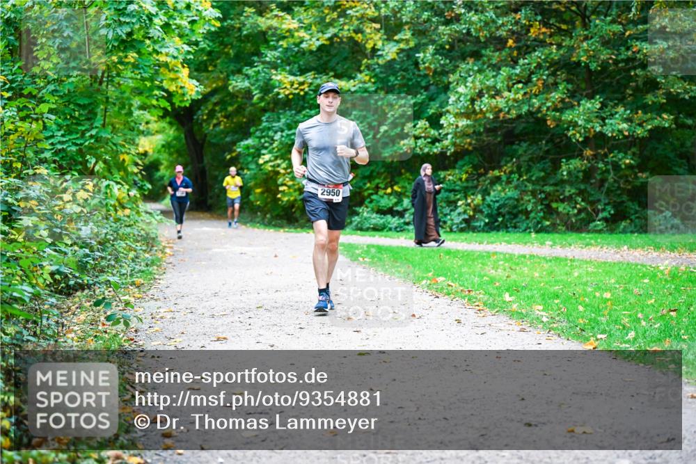 12.10.2025 - Bramfelder Halbmarathon 2025 Dr. Thomas Lammeyer http://msf.ph/oto/9354881 12.10.2025 10:51:44 Laufen 2950 meine-sportfotos.de