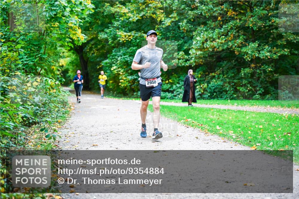 12.10.2025 - Bramfelder Halbmarathon 2025 Dr. Thomas Lammeyer http://msf.ph/oto/9354884 12.10.2025 10:51:44 Laufen 2950 meine-sportfotos.de