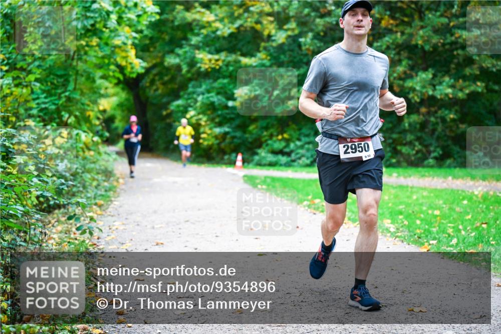 12.10.2025 - Bramfelder Halbmarathon 2025 Dr. Thomas Lammeyer http://msf.ph/oto/9354896 12.10.2025 10:51:46 Laufen 2950, 52 meine-sportfotos.de