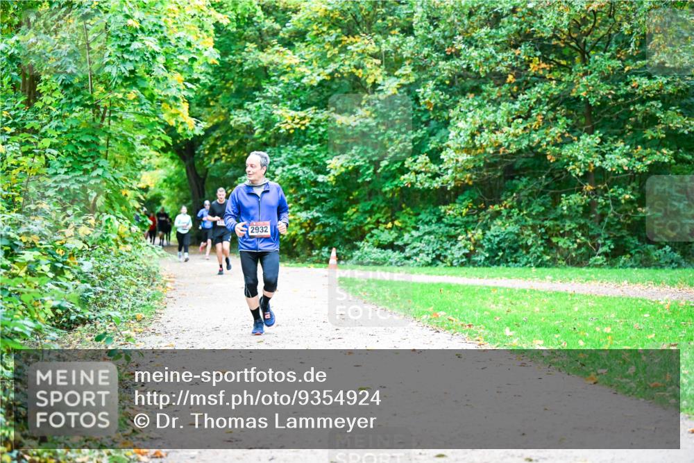12.10.2025 - Bramfelder Halbmarathon 2025 Dr. Thomas Lammeyer http://msf.ph/oto/9354924 12.10.2025 10:52:03 Laufen 2932 meine-sportfotos.de