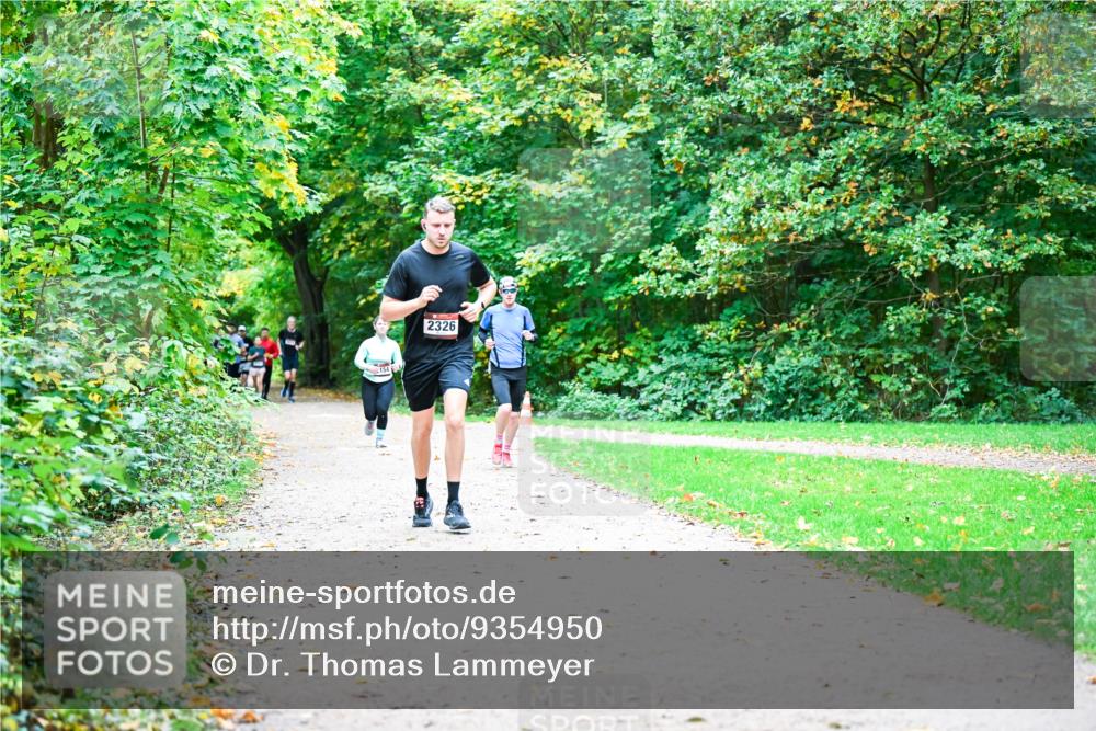 12.10.2025 - Bramfelder Halbmarathon 2025 Dr. Thomas Lammeyer http://msf.ph/oto/9354950 12.10.2025 10:52:09 Laufen 2326 meine-sportfotos.de