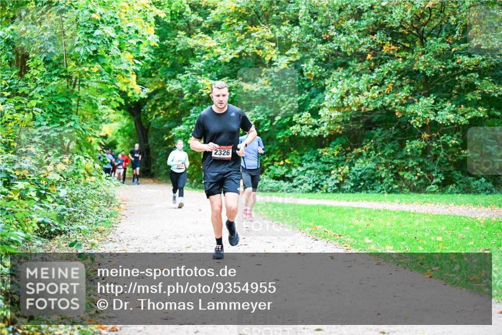 12.10.2025 - Bramfelder Halbmarathon 2025 Dr. Thomas Lammeyer http://msf.ph/oto/9354955 12.10.2025 10:52:09 Laufen 2326 meine-sportfotos.de
