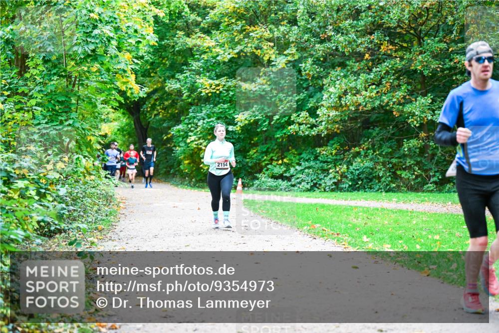 12.10.2025 - Bramfelder Halbmarathon 2025 Dr. Thomas Lammeyer http://msf.ph/oto/9354973 12.10.2025 10:52:12 Laufen 2154 meine-sportfotos.de