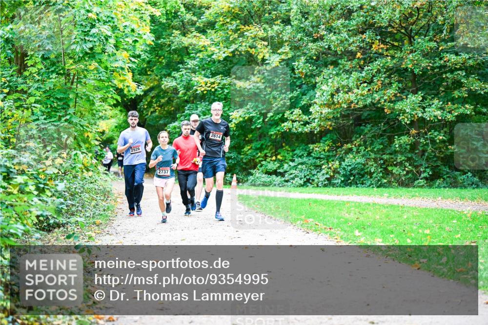 12.10.2025 - Bramfelder Halbmarathon 2025 Dr. Thomas Lammeyer http://msf.ph/oto/9354995 12.10.2025 10:52:20 Laufen 2926, 2737, 2614 meine-sportfotos.de
