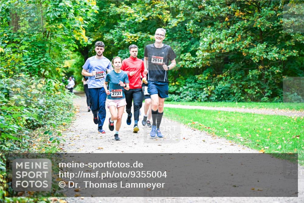 12.10.2025 - Bramfelder Halbmarathon 2025 Dr. Thomas Lammeyer http://msf.ph/oto/9355004 12.10.2025 10:52:22 Laufen 2926, 2737, 2614 meine-sportfotos.de