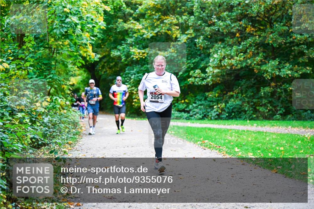 12.10.2025 - Bramfelder Halbmarathon 2025 Dr. Thomas Lammeyer http://msf.ph/oto/9355076 12.10.2025 10:52:36 Laufen 2054, 173 meine-sportfotos.de