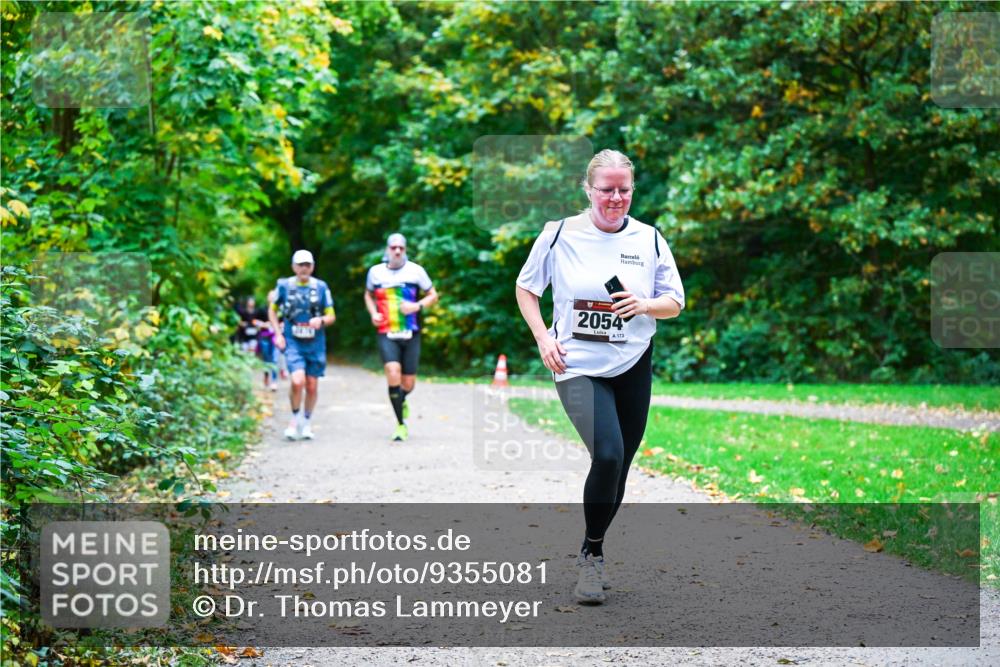 12.10.2025 - Bramfelder Halbmarathon 2025 Dr. Thomas Lammeyer http://msf.ph/oto/9355081 12.10.2025 10:52:37 Laufen 2054 meine-sportfotos.de