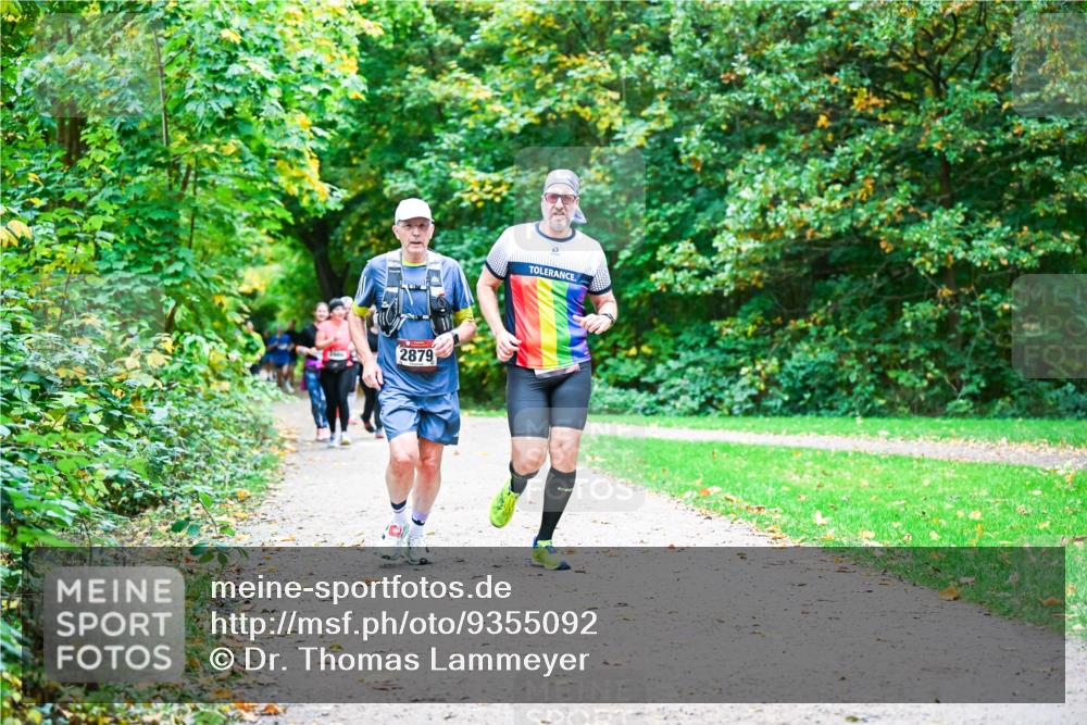 12.10.2025 - Bramfelder Halbmarathon 2025 Dr. Thomas Lammeyer http://msf.ph/oto/9355092 12.10.2025 10:52:40 Laufen 2879 meine-sportfotos.de