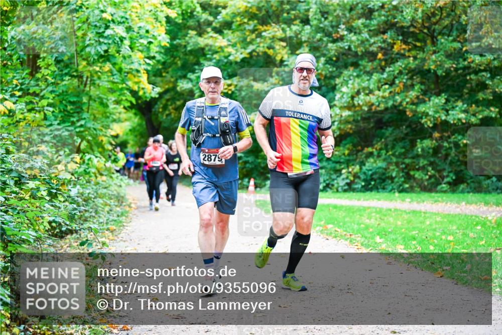 12.10.2025 - Bramfelder Halbmarathon 2025 Dr. Thomas Lammeyer http://msf.ph/oto/9355096 12.10.2025 10:52:40 Laufen 2879 meine-sportfotos.de