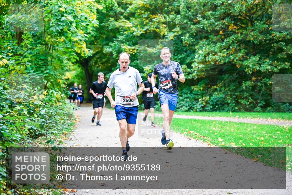 12.10.2025 - Bramfelder Halbmarathon 2025 Dr. Thomas Lammeyer http://msf.ph/oto/9355189 12.10.2025 10:52:57 Laufen 2500, 10, 2940, 2969 meine-sportfotos.de