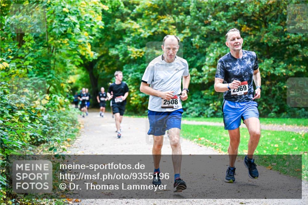12.10.2025 - Bramfelder Halbmarathon 2025 Dr. Thomas Lammeyer http://msf.ph/oto/9355196 12.10.2025 10:52:58 Laufen 2508, 10, 2969, 83 meine-sportfotos.de