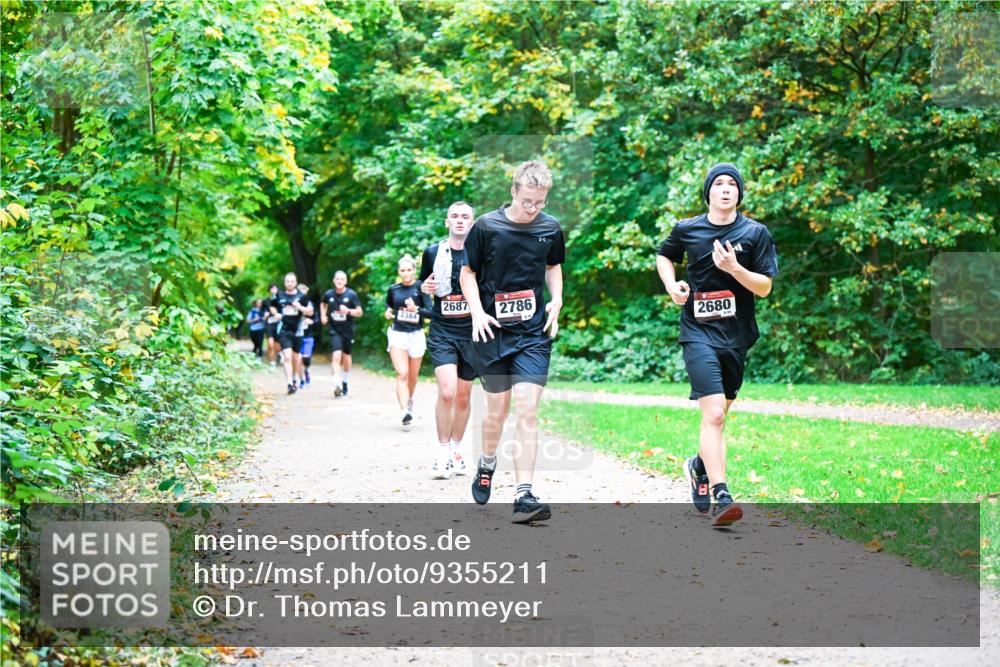 12.10.2025 - Bramfelder Halbmarathon 2025 Dr. Thomas Lammeyer http://msf.ph/oto/9355211 12.10.2025 10:53:00 Laufen 2687, 2786, 2680 meine-sportfotos.de
