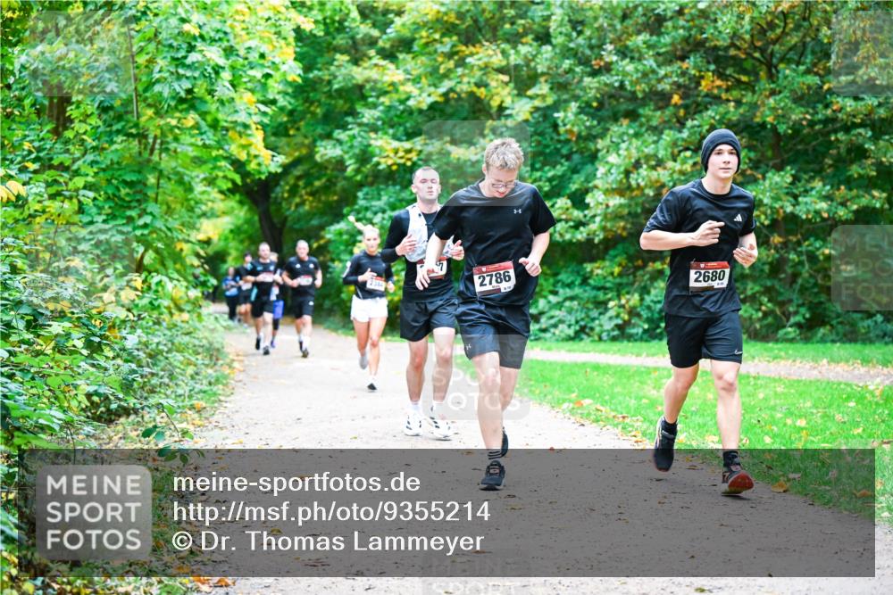 12.10.2025 - Bramfelder Halbmarathon 2025 Dr. Thomas Lammeyer http://msf.ph/oto/9355214 12.10.2025 10:53:00 Laufen 23842, 2786, 70, 2680 meine-sportfotos.de