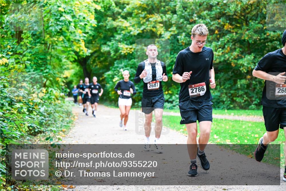 12.10.2025 - Bramfelder Halbmarathon 2025 Dr. Thomas Lammeyer http://msf.ph/oto/9355220 12.10.2025 10:53:01 Laufen 2687, 2786, 70, 268 meine-sportfotos.de