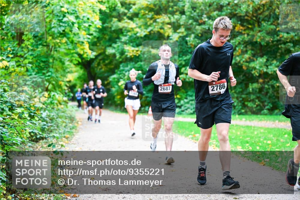 12.10.2025 - Bramfelder Halbmarathon 2025 Dr. Thomas Lammeyer http://msf.ph/oto/9355221 12.10.2025 10:53:01 Laufen 2687, 2786 meine-sportfotos.de