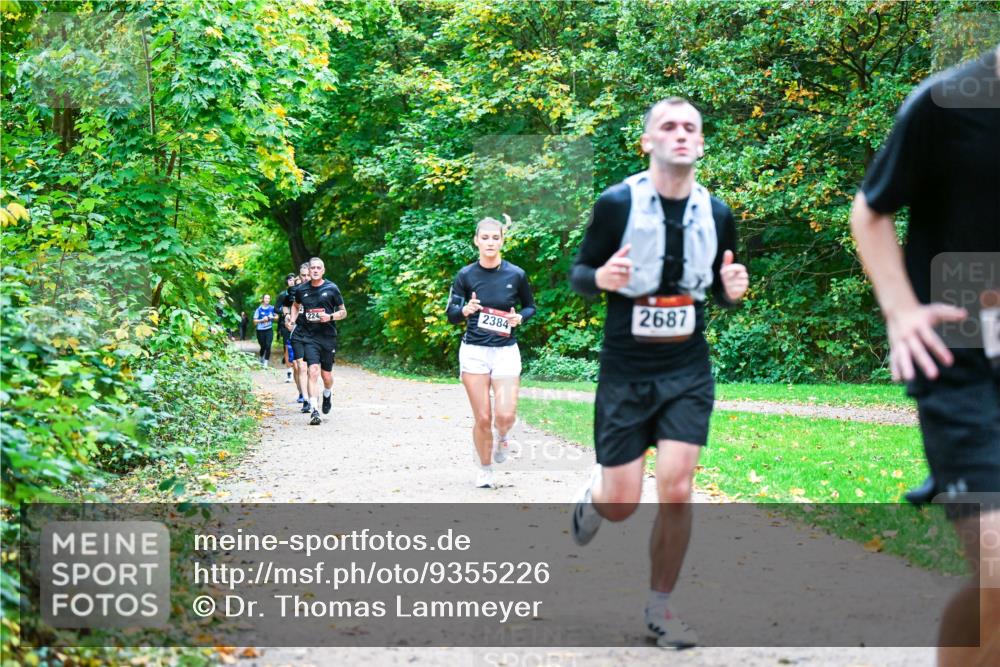 12.10.2025 - Bramfelder Halbmarathon 2025 Dr. Thomas Lammeyer http://msf.ph/oto/9355226 12.10.2025 10:53:02 Laufen 2687, 2384 meine-sportfotos.de