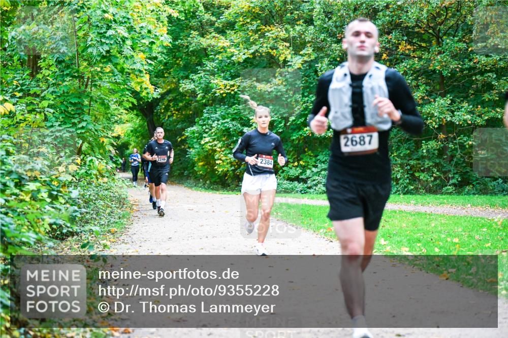 12.10.2025 - Bramfelder Halbmarathon 2025 Dr. Thomas Lammeyer http://msf.ph/oto/9355228 12.10.2025 10:53:02 Laufen 2384, 2246, 2687 meine-sportfotos.de