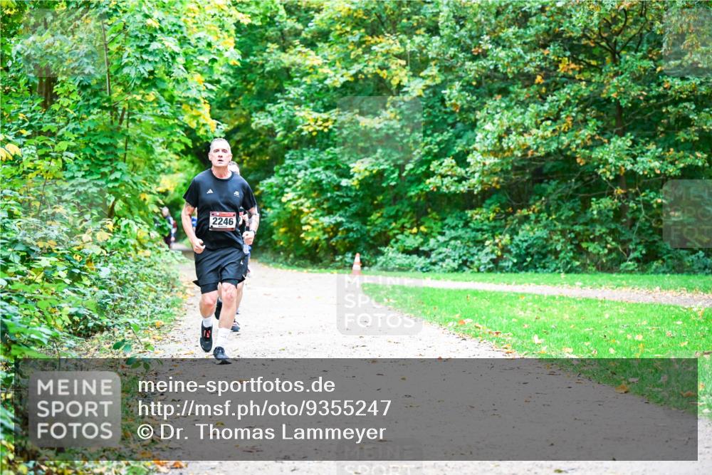 12.10.2025 - Bramfelder Halbmarathon 2025 Dr. Thomas Lammeyer http://msf.ph/oto/9355247 12.10.2025 10:53:06 Laufen 2246 meine-sportfotos.de