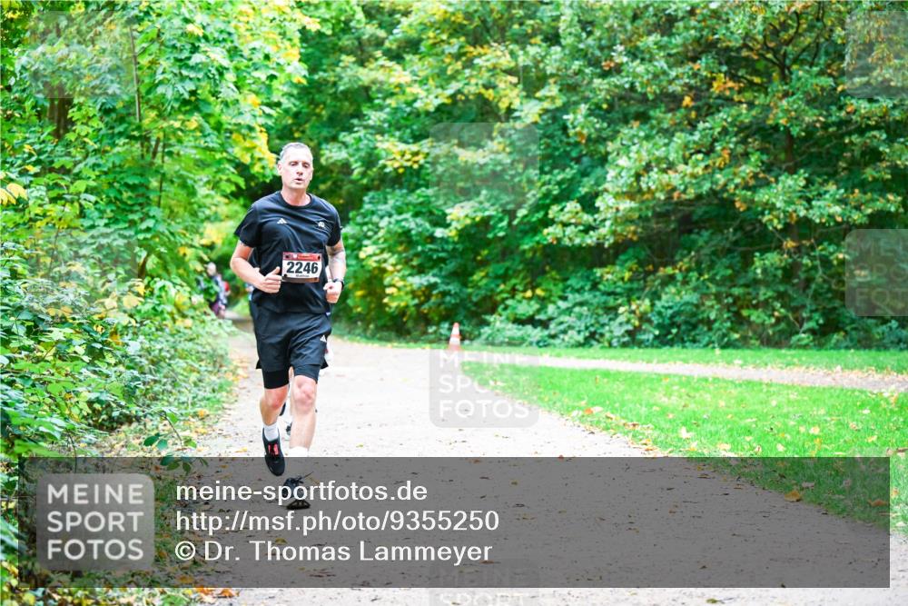 12.10.2025 - Bramfelder Halbmarathon 2025 Dr. Thomas Lammeyer http://msf.ph/oto/9355250 12.10.2025 10:53:06 Laufen 2246 meine-sportfotos.de