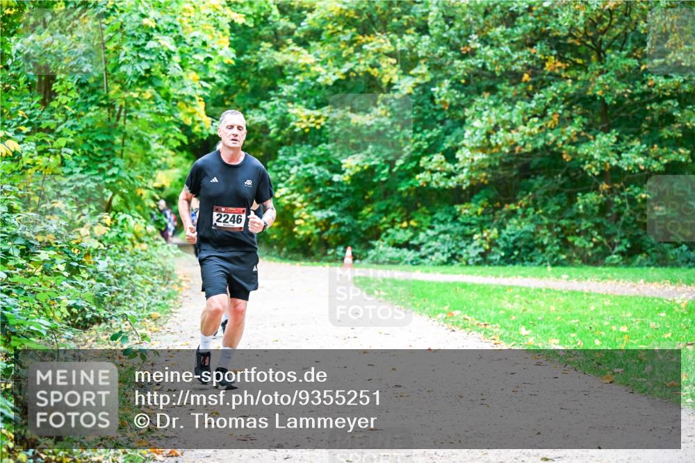12.10.2025 - Bramfelder Halbmarathon 2025 Dr. Thomas Lammeyer http://msf.ph/oto/9355251 12.10.2025 10:53:06 Laufen 2246 meine-sportfotos.de