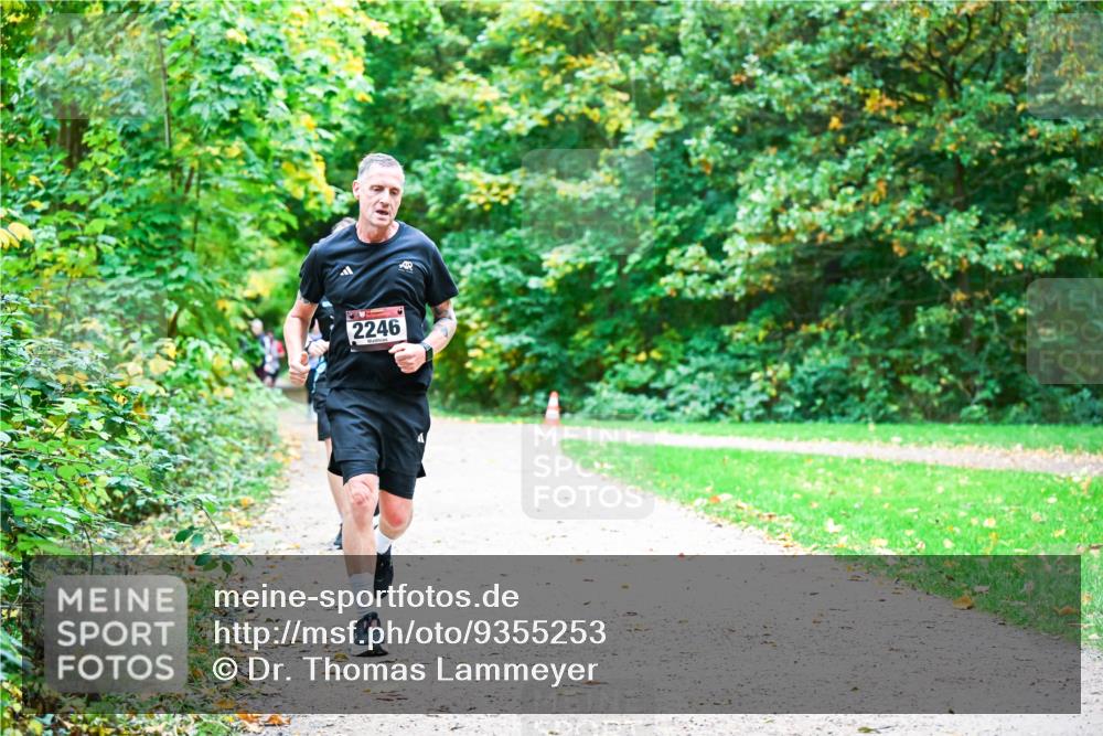 12.10.2025 - Bramfelder Halbmarathon 2025 Dr. Thomas Lammeyer http://msf.ph/oto/9355253 12.10.2025 10:53:07 Laufen 2246 meine-sportfotos.de