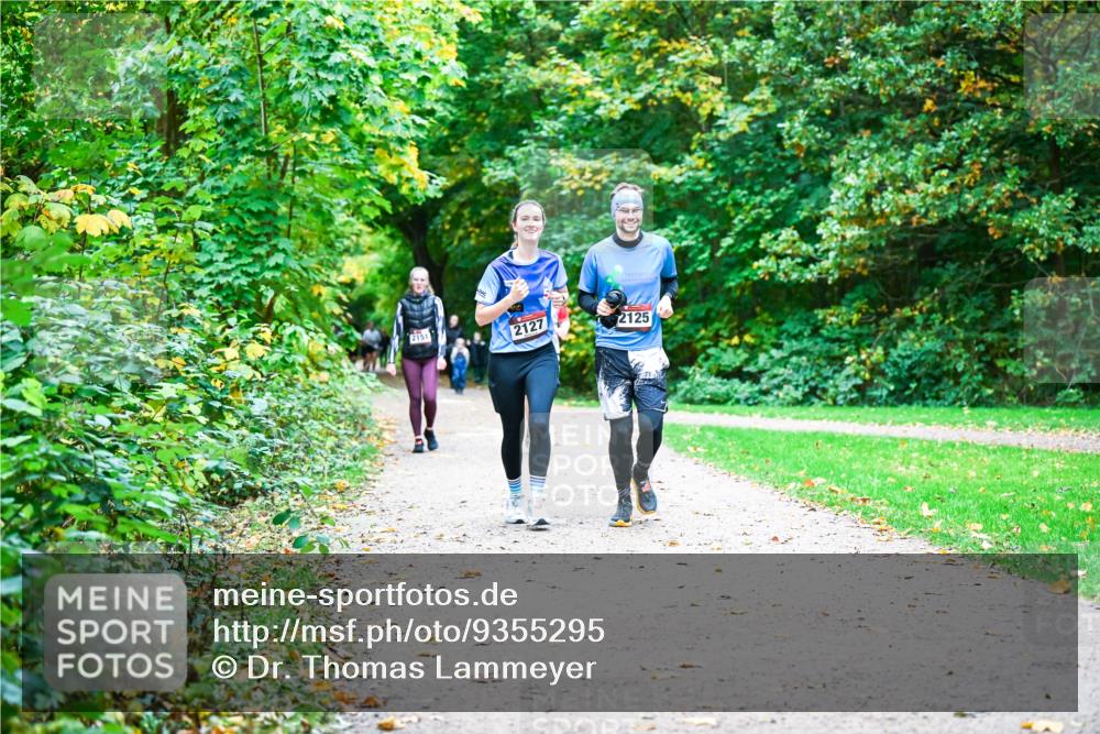 12.10.2025 - Bramfelder Halbmarathon 2025 Dr. Thomas Lammeyer http://msf.ph/oto/9355295 12.10.2025 10:53:17 Laufen 2151, 2127, 2125 meine-sportfotos.de
