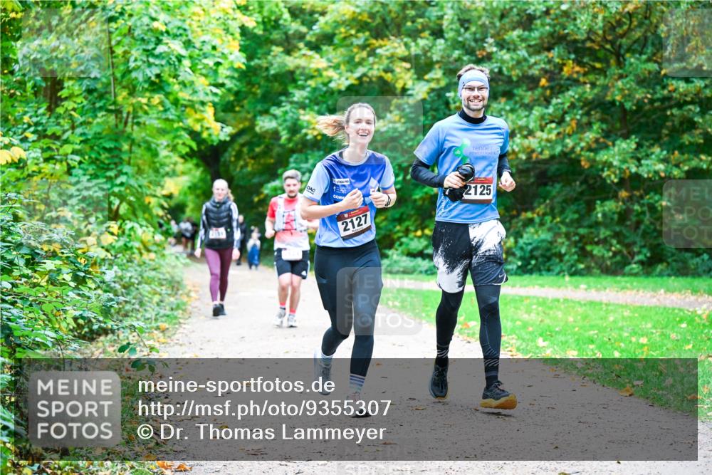 12.10.2025 - Bramfelder Halbmarathon 2025 Dr. Thomas Lammeyer http://msf.ph/oto/9355307 12.10.2025 10:53:19 Laufen 2127, 2125 meine-sportfotos.de