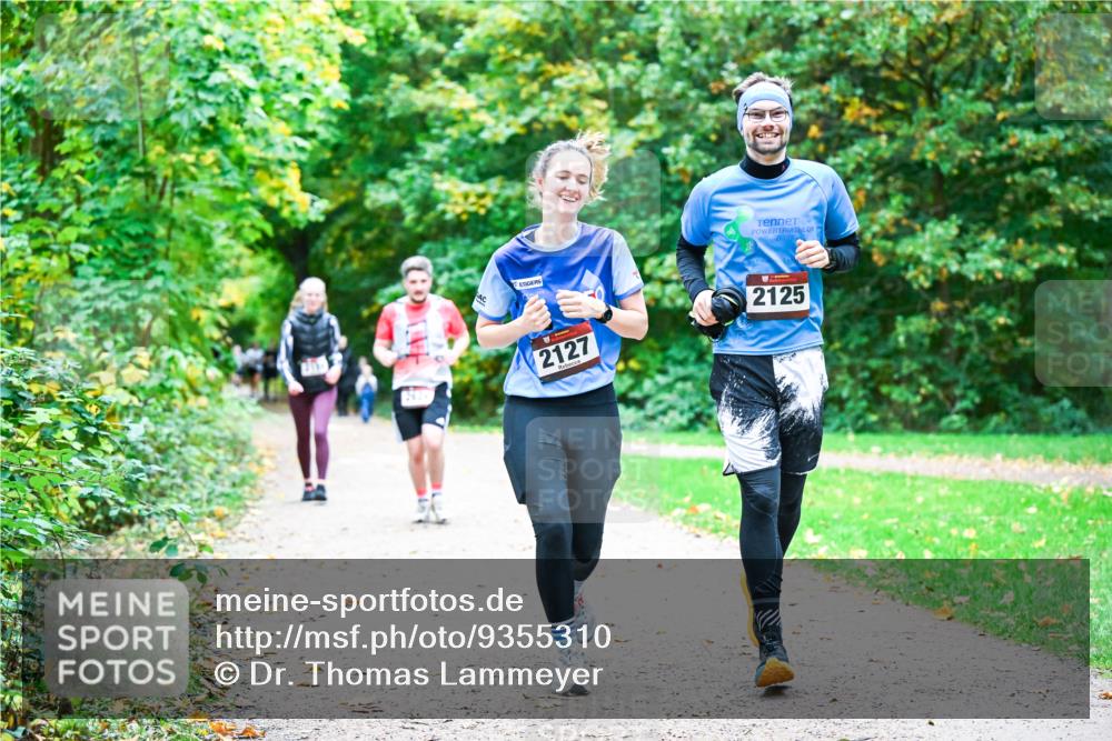 12.10.2025 - Bramfelder Halbmarathon 2025 Dr. Thomas Lammeyer http://msf.ph/oto/9355310 12.10.2025 10:53:19 Laufen 2127, 2125 meine-sportfotos.de
