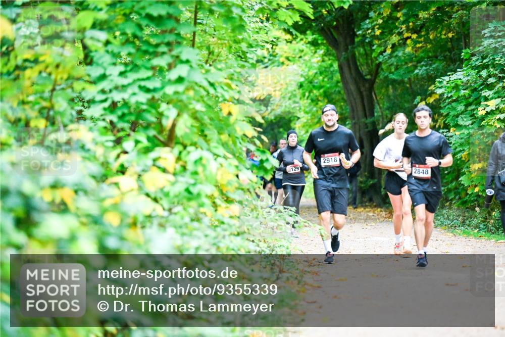 12.10.2025 - Bramfelder Halbmarathon 2025 Dr. Thomas Lammeyer http://msf.ph/oto/9355339 12.10.2025 10:53:30 Laufen 129, 2918, 2848 meine-sportfotos.de