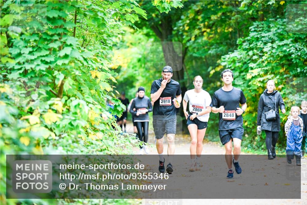 12.10.2025 - Bramfelder Halbmarathon 2025 Dr. Thomas Lammeyer http://msf.ph/oto/9355346 12.10.2025 10:53:31 Laufen 2918, 2869, 2848 meine-sportfotos.de