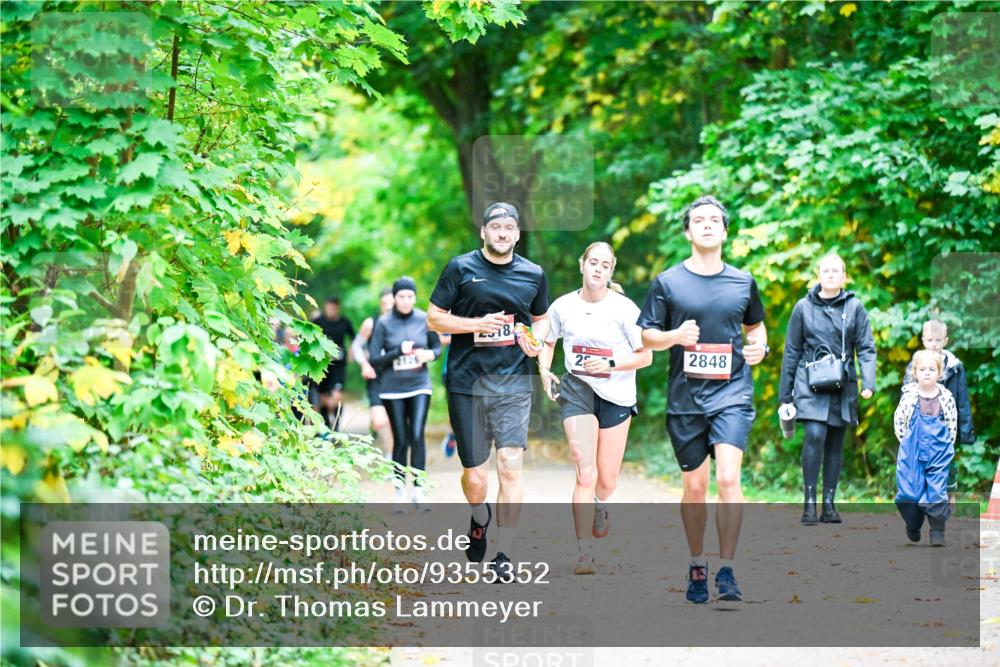 12.10.2025 - Bramfelder Halbmarathon 2025 Dr. Thomas Lammeyer http://msf.ph/oto/9355352 12.10.2025 10:53:32 Laufen 2848 meine-sportfotos.de