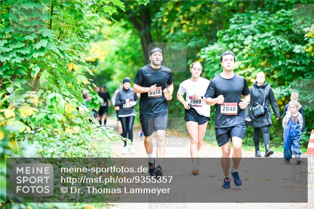 12.10.2025 - Bramfelder Halbmarathon 2025 Dr. Thomas Lammeyer http://msf.ph/oto/9355357 12.10.2025 10:53:32 Laufen 2918, 2869, 2848 meine-sportfotos.de