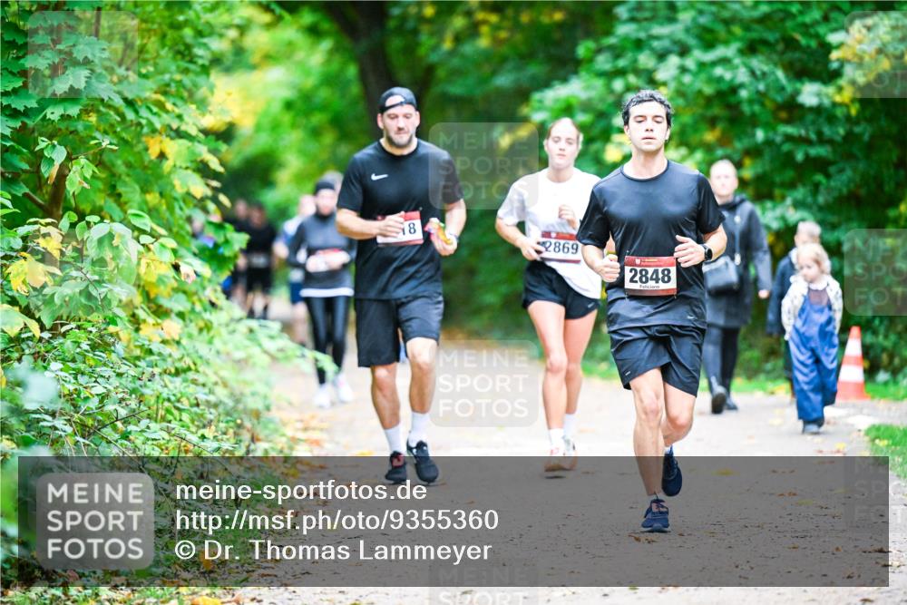 12.10.2025 - Bramfelder Halbmarathon 2025 Dr. Thomas Lammeyer http://msf.ph/oto/9355360 12.10.2025 10:53:33 Laufen 8, 2869, 2848 meine-sportfotos.de