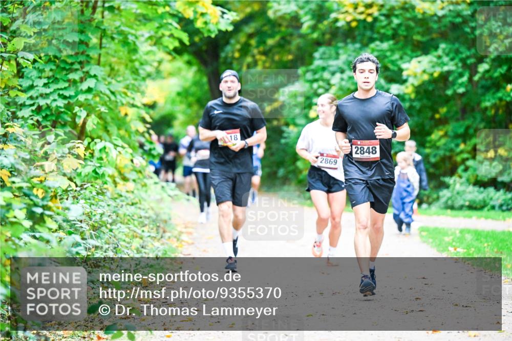 12.10.2025 - Bramfelder Halbmarathon 2025 Dr. Thomas Lammeyer http://msf.ph/oto/9355370 12.10.2025 10:53:34 Laufen 18, 2869, 2848 meine-sportfotos.de