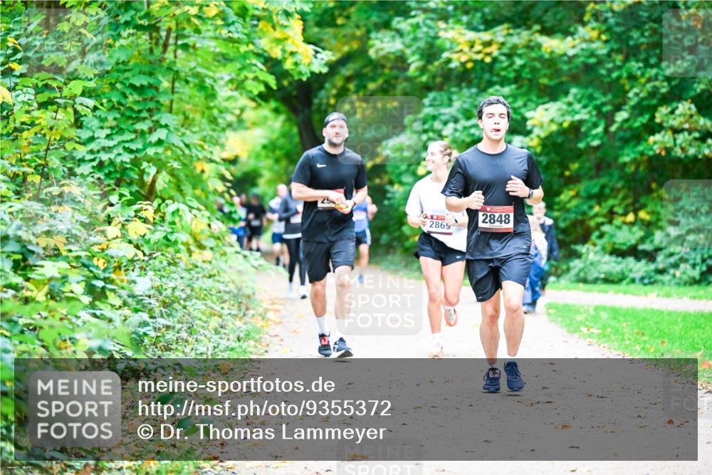 12.10.2025 - Bramfelder Halbmarathon 2025 Dr. Thomas Lammeyer http://msf.ph/oto/9355372 12.10.2025 10:53:35 Laufen 25, 2848, 2865 meine-sportfotos.de