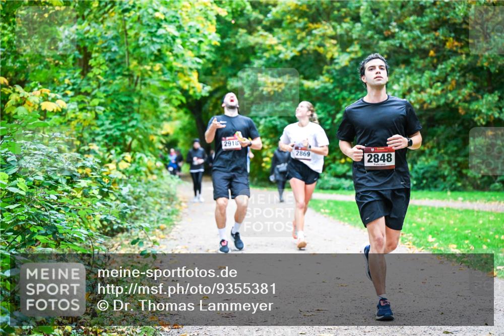 12.10.2025 - Bramfelder Halbmarathon 2025 Dr. Thomas Lammeyer http://msf.ph/oto/9355381 12.10.2025 10:53:36 Laufen 2918, 2869, 2848 meine-sportfotos.de